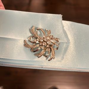 Sparkly Vintage Silver tone Rhinestone Pin